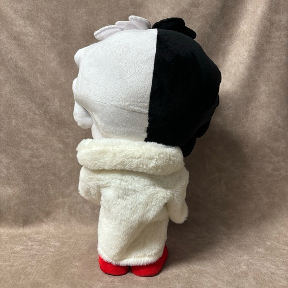 Disney Halloween 18 in Villains Cruella De Vil with Jack O Lantern Porch Greeter - Picture 6 of 6